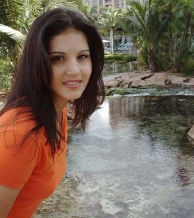 Riya – Girlfriend Experience Escort in South Delhi